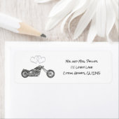 Étiquette Mariage de motards avec moto et coeurs argentés (En situation)