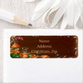 Étiquette Mariage de papillon floral en bois foncé rustique (En situation)