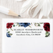 Étiquette Mariage floral rose rose bleu marine et bordeaux (En situation)