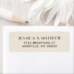 Étiquette Mariage ivoire vintage Adresse de retour<br><div class="desc">Étiquettes d'adresse de retour de mariage personnalisées avec votre nom et adresse. Utilisez les outils de conception pour choisir n'importe quelle couleur arrière - plan et customiser les polices pour créer votre propre design unique.</div>