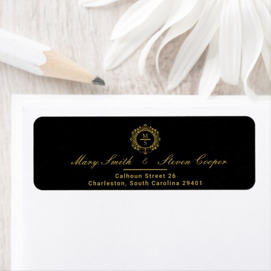 Étiquette Mariage Monogramme doré Adresse de retour (En situation)