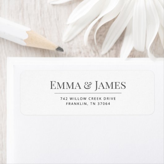 Étiquette Mariage Noms de Typographie Simple Noir & Blanc (En situation)