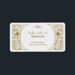 Étiquette Mariage Peacocks Art déco or blanc<br><div class="desc">Design élégant, mélange de paons de style ancien et d'éléments d'art déco en faux or et d'une approche graphique moderne et audacieuse, sur un arrière - plan texturé blanc. Utilisez l'outil Personnaliser pour ajouter vos informations. Pour les articles correspondants, visitez, s'il vous plaît, ma collection White Gold Art Déco Peacocks....</div>