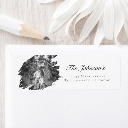 Étiquette Mariage photo moderne Brushstroke | Adresse blanch (En situation)