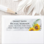 Étiquette Mariage rustique avec tournesols (En situation)