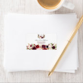 Étiquette Marsala de Bourgogne Floral Antlers Monogram Maria (En situation)