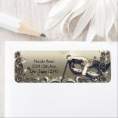 Étiquette Masque de mascarade en or blanc pour soirée élégan (En situation)