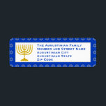 Étiquette Menorah personnalisée en bleu HANOUKKA Adresse de<br><div class="desc">ÉTIQUETTES D'ADRESSE de Menorah bleu élégant, montrant la menorah de couleur or contre un arrière - plan bleu avec une étoile gris argenté de David motif. Il existe un texte d'espace réservé personnalisable, vous pouvez donc personnaliser avec vos propres détails. Ajout idéal pour vos cartes et invitations sur le thème...</div>
