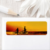 Étiquette Mère et fils à vélo à la plage (En situation)