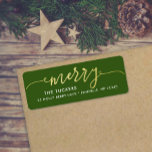 Étiquette MERRY Script Gold Foil Green Christmas Adresse<br><div class="desc">Ce design simple présente le salut festif "joyeux" en fausse feuille d'or. Cliquez sur le bouton personnaliser pour plus de flexibilité dans la modification/ajout de texte/photos et d'éléments de conception ! Des variantes de cette conception ainsi que des produits de coordination sont disponibles dans notre boutique, zazzle.com/store/doodlelulu. Contactez-nous si vous...</div>