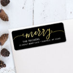 Étiquette MERRY Script Gold Foil sur Black Christmas Address<br><div class="desc">Ce design simple présente le salut festif "joyeux" en fausse feuille d'or. Cliquez sur le bouton personnaliser pour plus de flexibilité dans la modification/ajout de texte/photos et d'éléments de conception ! Des variantes de cette conception ainsi que des produits de coordination sont disponibles dans notre boutique, zazzle.com/store/doodlelulu. Contactez-nous si vous...</div>