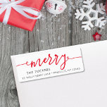 Étiquette MERRY Script Simple Red Christmas Return Address<br><div class="desc">Ce design simple présente un accueil festif "joyeux". Cliquez sur le bouton personnaliser pour plus de flexibilité dans la modification/ajout de texte/photos et d'éléments de conception ! Des variantes de cette conception ainsi que des produits de coordination sont disponibles dans notre boutique, zazzle.com/store/doodlelulu. Contactez-nous si vous avez besoin que cette...</div>