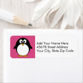 Étiquette mignon dessin animé pingouin rose et noir (En situation)