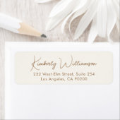Étiquette Minimal Script Cream Gold Return Address (En situation)