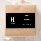 ÉTIQUETTE MINIMALIST WHITE ONE LETTER MONOGRAM NAME BLACK (En situation)