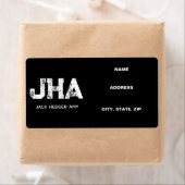 ÉTIQUETTE MINIMALIST WHITE THREE LETTER MONOGRAM NAME BLACK (En situation)