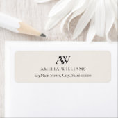 Étiquette Modern Black Ivory Elegant Monogram Return Address (En situation)