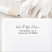 Étiquette Modern Black White Stylish Script Return Address (En situation)