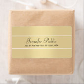Étiquette Modern Elegant Gold White Script Name Shipping (En situation)