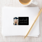 Étiquette Modern script graduate photo black return address (En situation)