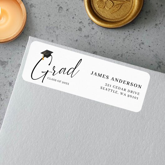 Étiquette Modern Trendy Script Graduation Return Address