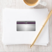 Étiquette Moderne Eggplant Purple Argent Fleur de Lis (En situation)