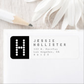 Étiquette Moderne unique | Adresse de retour noir et blanc (En situation)