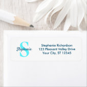 Étiquette Monogramme bleu Aqua Script (En situation)