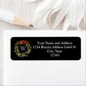Étiquette Monogramme classique Holly Wreath Custom Christmas (En situation)