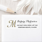 Étiquette Monogramme classique noir blanc or personnalisé (En situation)