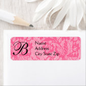Étiquette monogramme de dentelle rose (En situation)