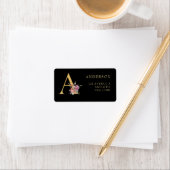 Étiquette Monogramme d'or classique A avec fleurs roses (En situation)