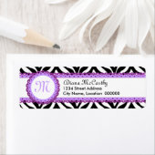 Étiquette Monogramme en dentelle violette et imprimé Zebra (En situation)