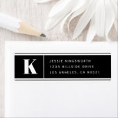 Étiquette Monogramme moderne Black & White Adresse de retour (En situation)