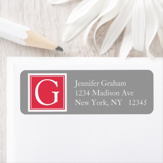 Étiquette Monogramme moderne simple gris rouge (En situation)