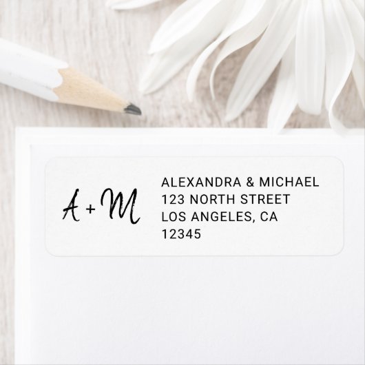 Étiquette Monogramme noir et blanc script mariage rsvp (En situation)