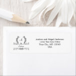 Étiquette Monogramme Nom de famille Script Feuilles Adresse<br><div class="desc">Une étiquette d'adresse de retour de nom de famille personnalisée et monogrammée. Personnalisé avec votre initiale monogramme,  votre nom et votre adresse. Parfait pour les étiquettes d'adresse de retour pour tous vos envois.</div>