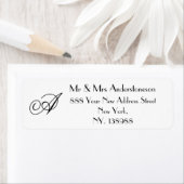 Étiquette Monogramme + Nom Simple Chic Mariage Adresse de re (En situation)