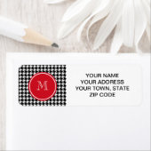 Étiquette Monogramme rouge noir et blanc (En situation)