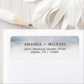 Étiquette Moody Blue Watercolor Élégante Adresse de retour (En situation)