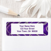Étiquette motif blanc violet (En situation)