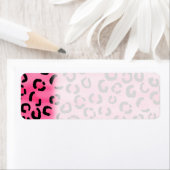 Étiquette Motif Empreinte de léopard rose vif. (En situation)