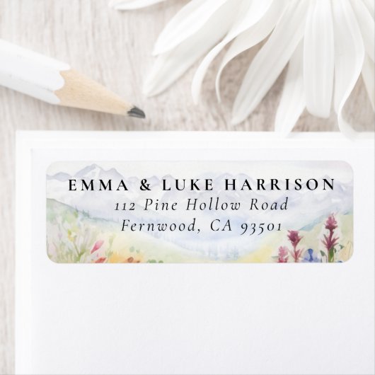 Étiquette Mountains Meadow Wildflowers Watercolor Wedding (En situation)