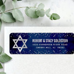 Étiquette Navy Bat Mitzvah Argent Pailleté Moderne Adresse<br><div class="desc">Soyez fiers, réjouissez-vous et célébrez ce jalon de votre Bat Mitzvah préférée chaque fois que vous utilisez cette étiquette d'adresse de retour personnalisée et sophistiquée ! Une typographie sans empattement blanche et audacieuse, une étoile de David en faux argent et de minuscules points de confettis scintillants en faux argent se...</div>