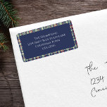 Étiquette Navy Blue Plaid Christmas Adresse de retour<br><div class="desc">Un élégant label d'adresse de retour de Noël, avec un modèle de nom de famille, et un design élégant et minimaliste, avec un plaid bleu marine rustique, une typographie branchée et un nettoyage simple minimal, avec un hiver décontracté informel, et un style créatif unique, avec un motif rouge et vert,...</div>