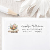 Étiquette New Chapter Floral Book Return Address (En situation)