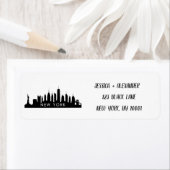 Étiquette New York Skylin Silhouette Black Elegant Script La (En situation)