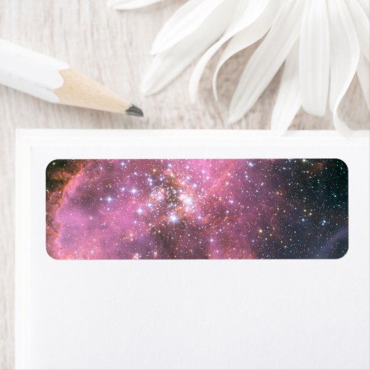 Étiquette NGC 346 en rose dans l'art numérique céleste (En situation)