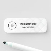 Étiquette nominative aimantée avec logo de l'entre (En situation)