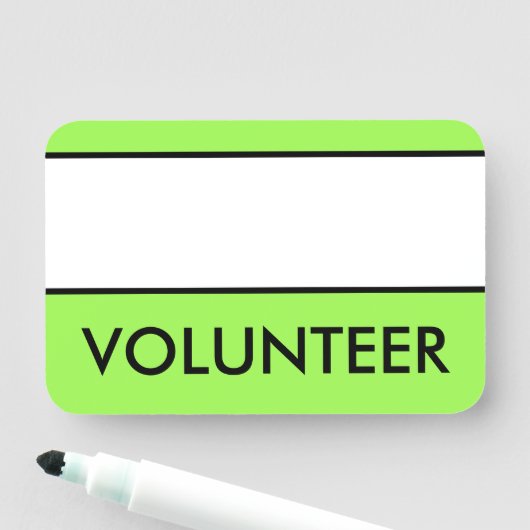 Étiquette nommée "VOLONTAIRE" moderne et à la mode (En situation)